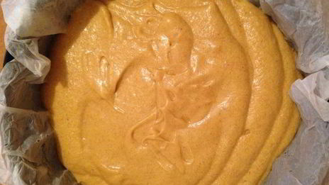 тыквенный пирог с орехами, шоколадом и соленой карамелью