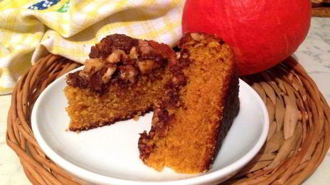 тыквенный пирог с орехами, шоколадом и соленой карамелью