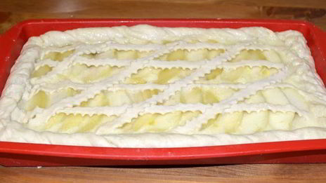 яблочный пирог с творогом и лимоном