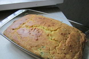 Заливной пирог с зеленым луком и яйцом