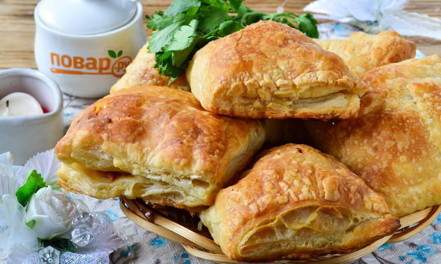 Рецепт быстрые пирожки с цыпленком и помидорами