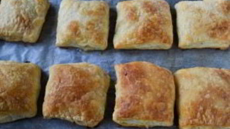 быстрые пирожки с цыпленком и помидорами