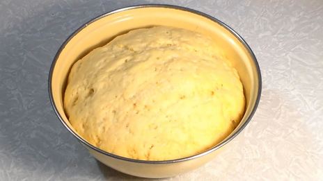 дрожжевые пирожки с абрикосами и малиной