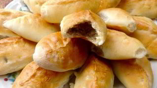 Дрожжевые пирожки с печеночно-картофельной начинкой