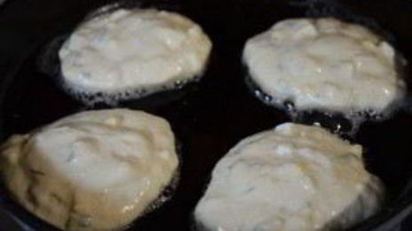 ленивые пирожки с зеленым луком и яйцом