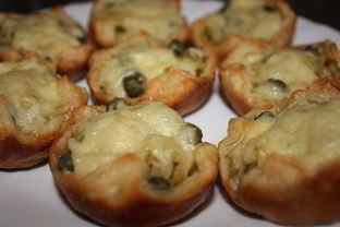 Открытые пирожки из слоеного теста