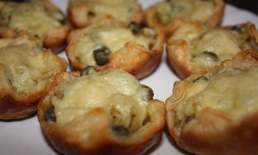 Рецепт открытые пирожки из слоеного теста