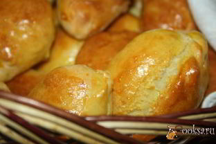 Печеные пирожки с картофелем и маслятами