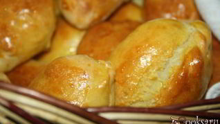 Печеные пирожки с картофелем и маслятами