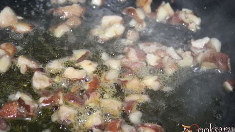 печеные пирожки с картофелем и маслятами