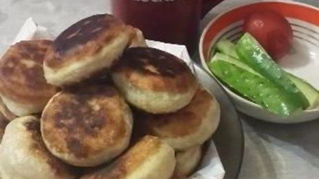 пирожки без дрожжей, яиц и молока бомбочки жареные