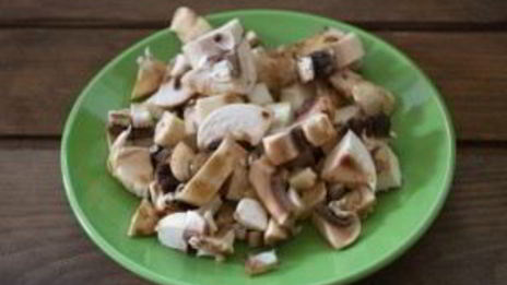 пирожки из слоеного теста с грибами и курицей