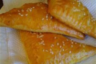 Пирожки из слоеного теста с грибами