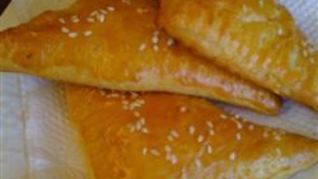 Пирожки из слоеного теста с грибами