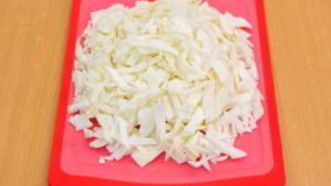 пирожки из слоеного теста с капустой, беконом и фаршем