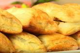 Пирожки из слоеного теста с печенью