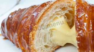 Пирожки из слоеного теста с творогом