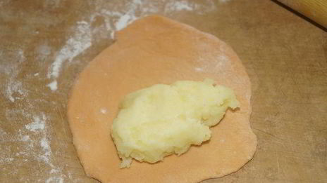 пирожки из томатного теста