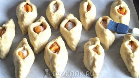 пирожки с абрикосами в духовке