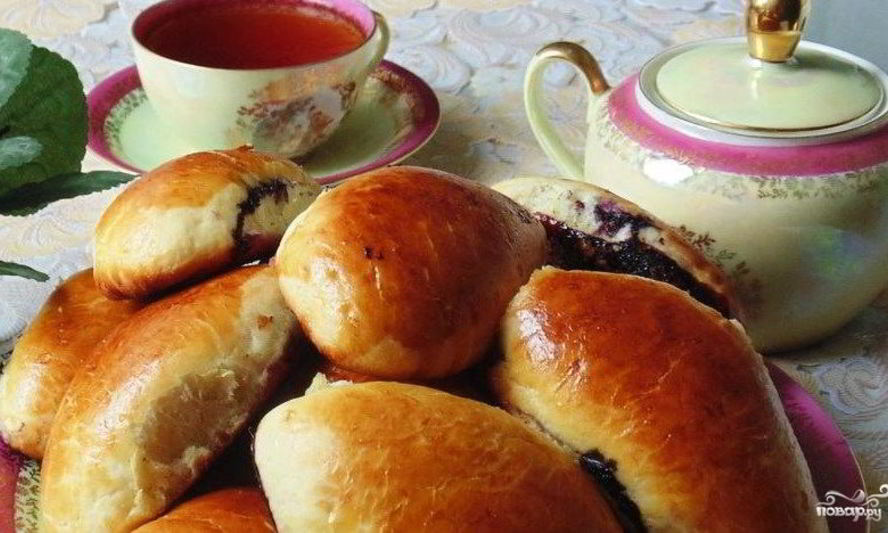 Рецепт пирожки с черникой из дрожжевого теста