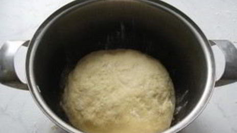 пирожки с черникой из дрожжевого теста