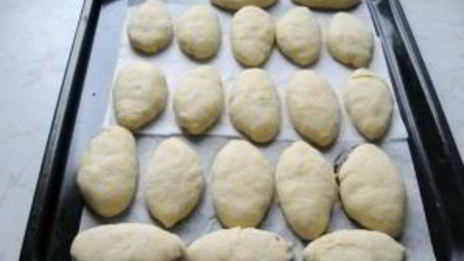 пирожки с черникой из дрожжевого теста