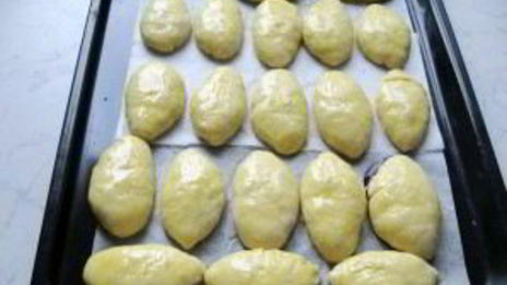 пирожки с черникой из дрожжевого теста