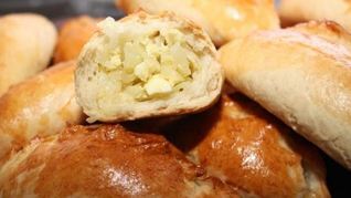 Пирожки с капустой, яйцом и луком в духовке