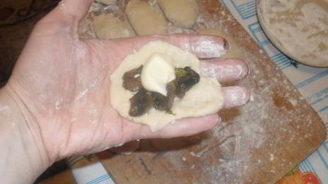 пирожки с мясом и грибами