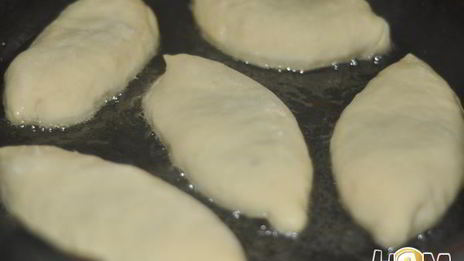 пирожки с ветчинной, сыром и зеленью