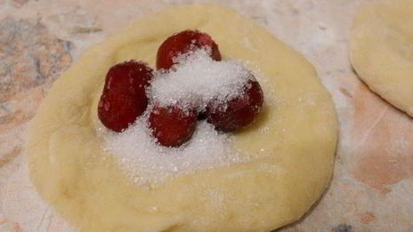пирожки с вишней духовые
