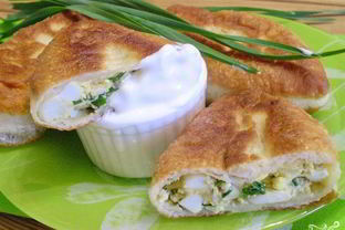 Пирожки с яйцом и зеленью