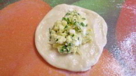 пирожки с яйцом и зеленью