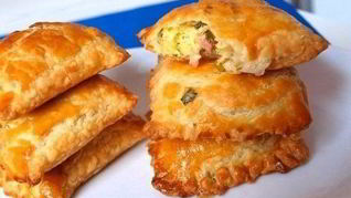 Пирожки с зеленым луком и ветчиной