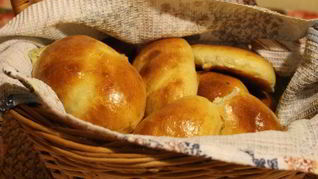 Пирожки с зеленым луком и яйцом