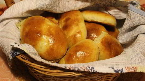 пирожки с зеленым луком и яйцом