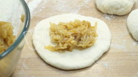 постные пирожки с капустой