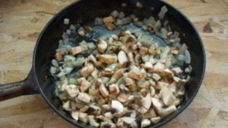 слоеные пирожки с грибами