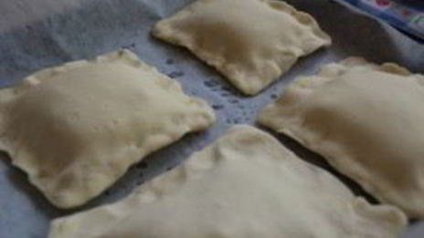 слоеные пирожки с грибами