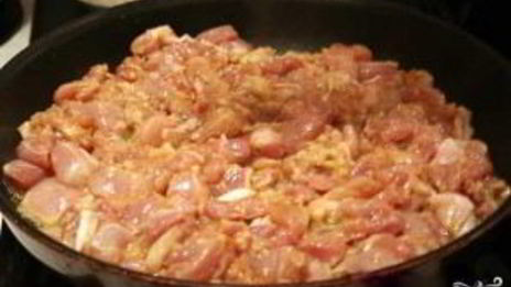 слоеные пирожки с курицей и сыром