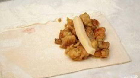 слоеные пирожки с курицей и сыром