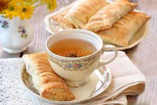 Слоеные пирожки с курицей