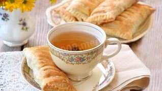 Слоеные пирожки с курицей