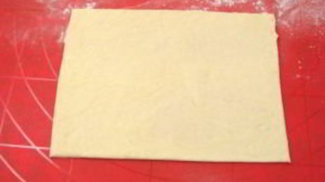 слоеные пирожки с мясом и помидорами