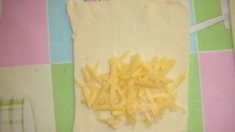 слоеные пирожки с сыром