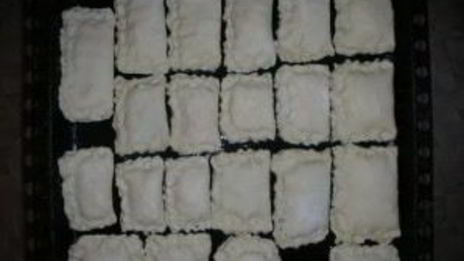слоеные пирожки с сыром