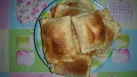 слоеные пирожки с сыром