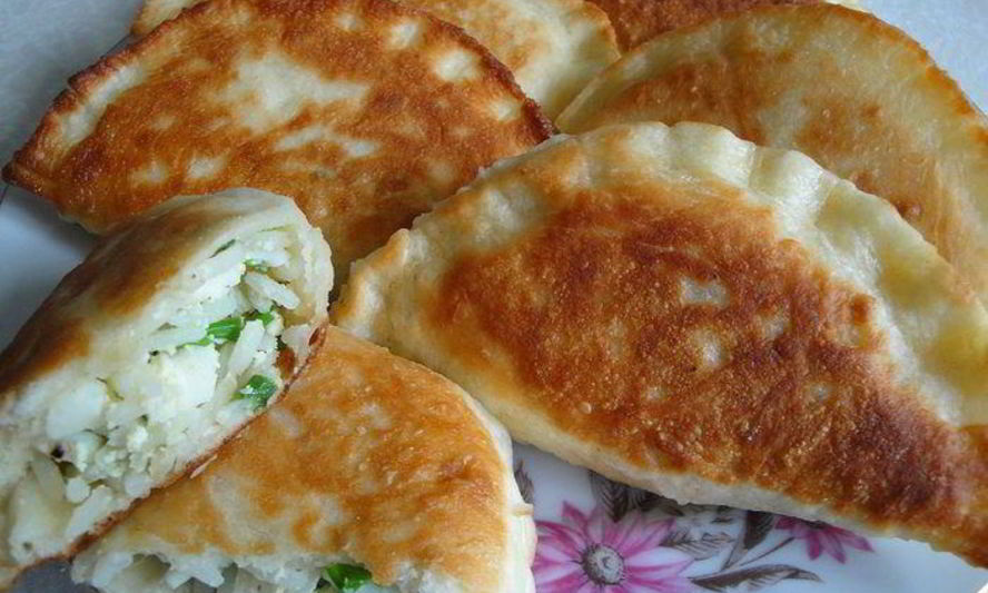 Рецепт воскресные пирожки с луком, яйцом и рисом