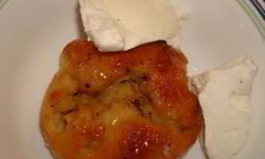 Рецепт яблочные пирожки в сливочно-ванильном соусе