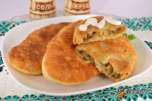 Жареные пирожки с картофелем и печенью